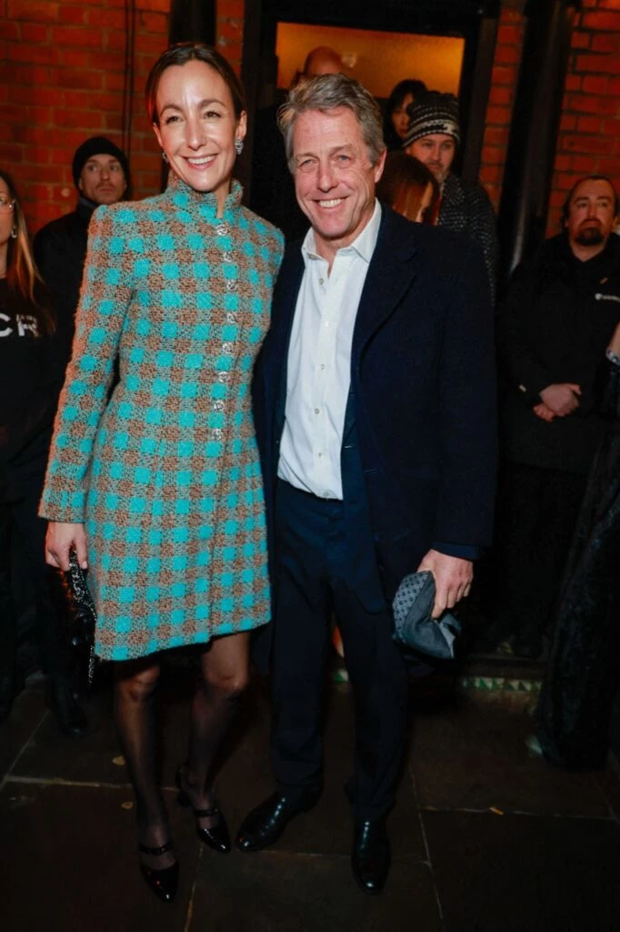 Hugh Grant y Anna Elisabet Eberstein