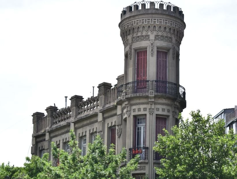 Historias de Cemento: "Torre del Fantasma", el edificio que se convirtió en leyenda en el barrio de La Boca