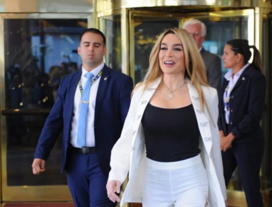 El look "presidencial" de Fátima Florez: eligió un outfit de novia