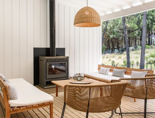 Costa Esmeralda: entre la playa y el bosque, una casa pensada para recibir