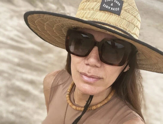 Flor de la V causó impacto con un look fashionista y chic en su primer día de playa