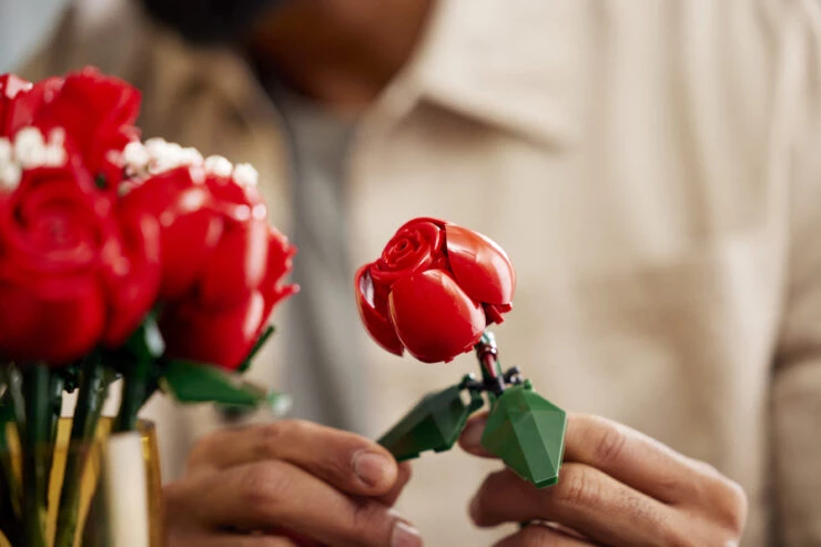Decoración de juguete: así es el ramo de rosas rojas que lanzó Lego –  Revista Para Ti