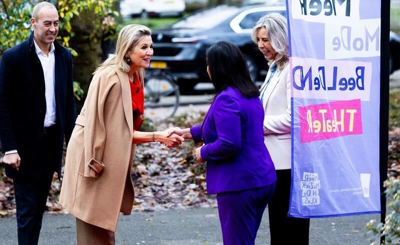 La reina Máxima lleva el color del próximo invierno.