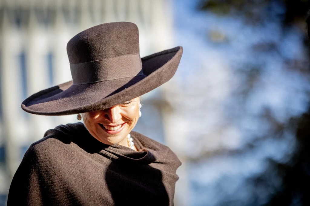 Máxima muestra cómo llevar con elegancia el color más resistido por los estilistas de moda