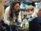 Las tiernas fotos de Kate Middleton y sus hijos en una movida solidaria por la Navidad