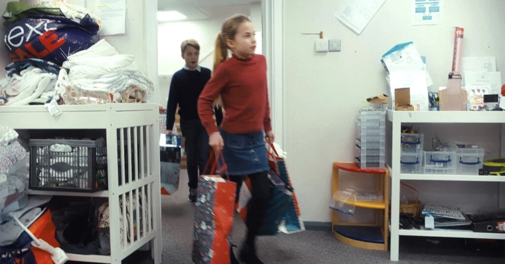 Las tiernas fotos de Kate Middleton y sus hijos en una movida solidaria por la Navidad