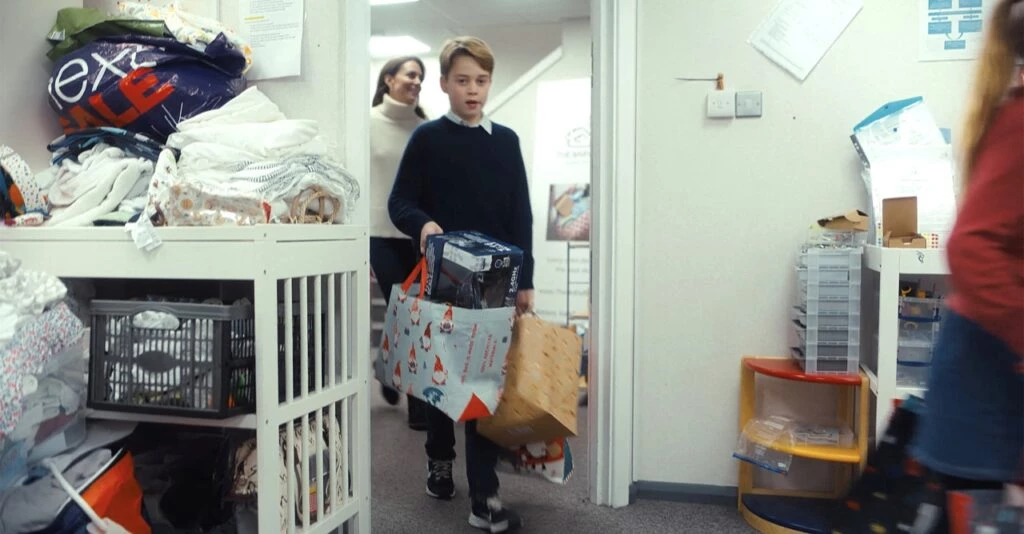 Las tiernas fotos de Kate Middleton y sus hijos en una movida solidaria por la Navidad