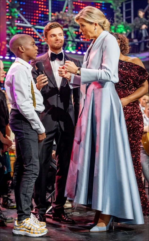 Máxima deslumbró en la gala de Navidad con un look inspirado en Cenicienta