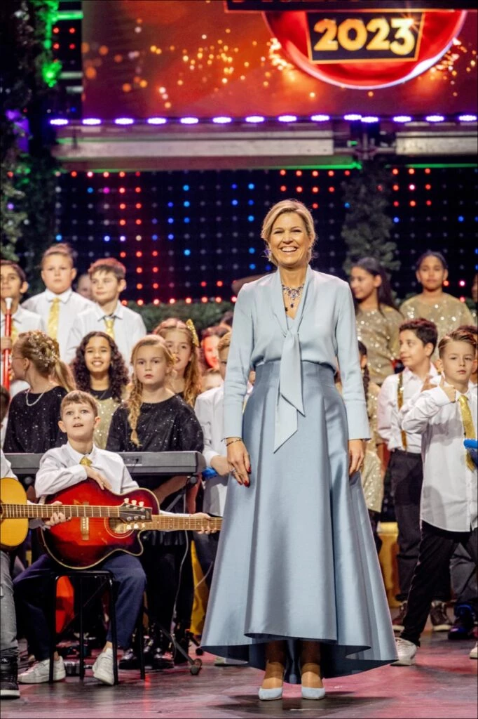 Máxima deslumbró en la gala de Navidad con un look inspirado en Cenicienta