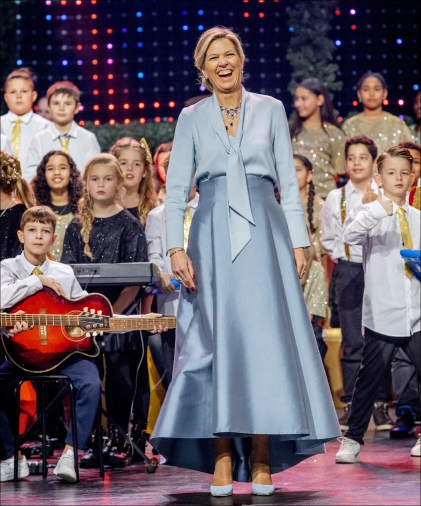 Máxima deslumbró en la gala de Navidad con un look inspirado en Cenicienta