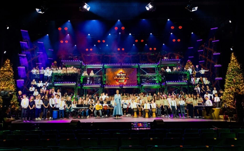 Máxima deslumbró en la gala de Navidad con un look inspirado en Cenicienta