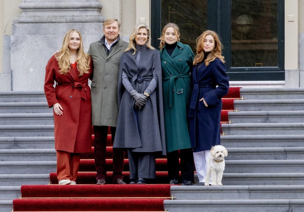 Máxima, Amalia, Alexia y Ariane saben cómo "cancherear" un tapado y se consagran las royal más trendy