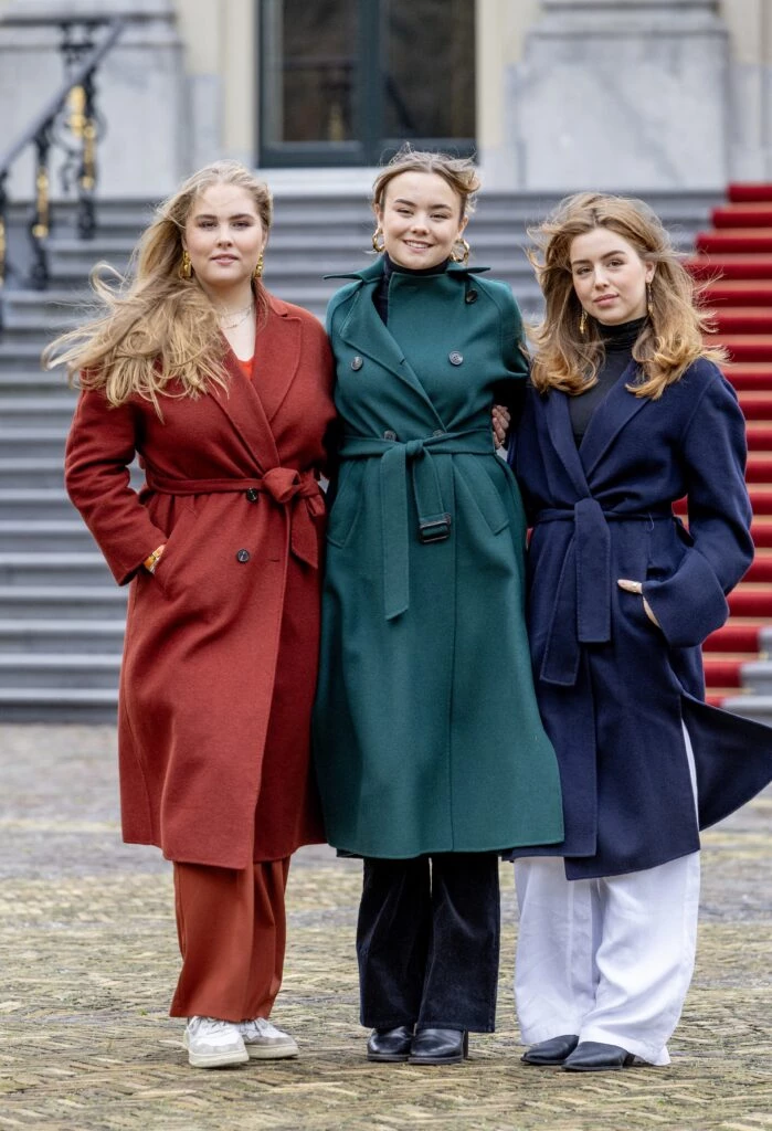 Máxima, Amalia, Alexia y Ariane saben cómo "cancherear" un tapado y se consagran las royal más trendy