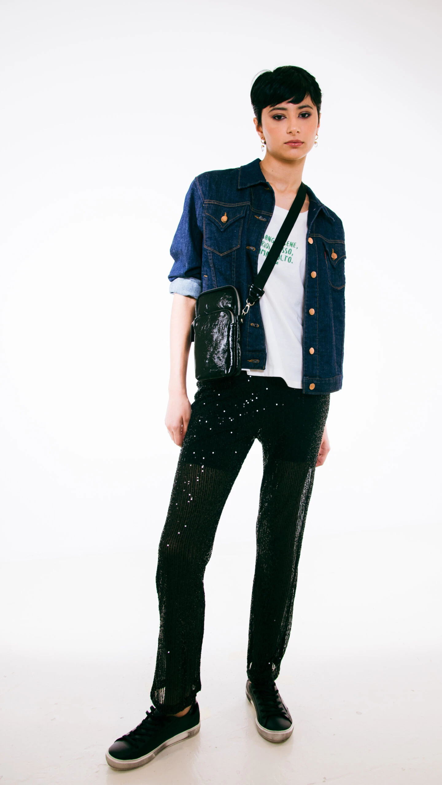 Moda practica pantalón con brillos