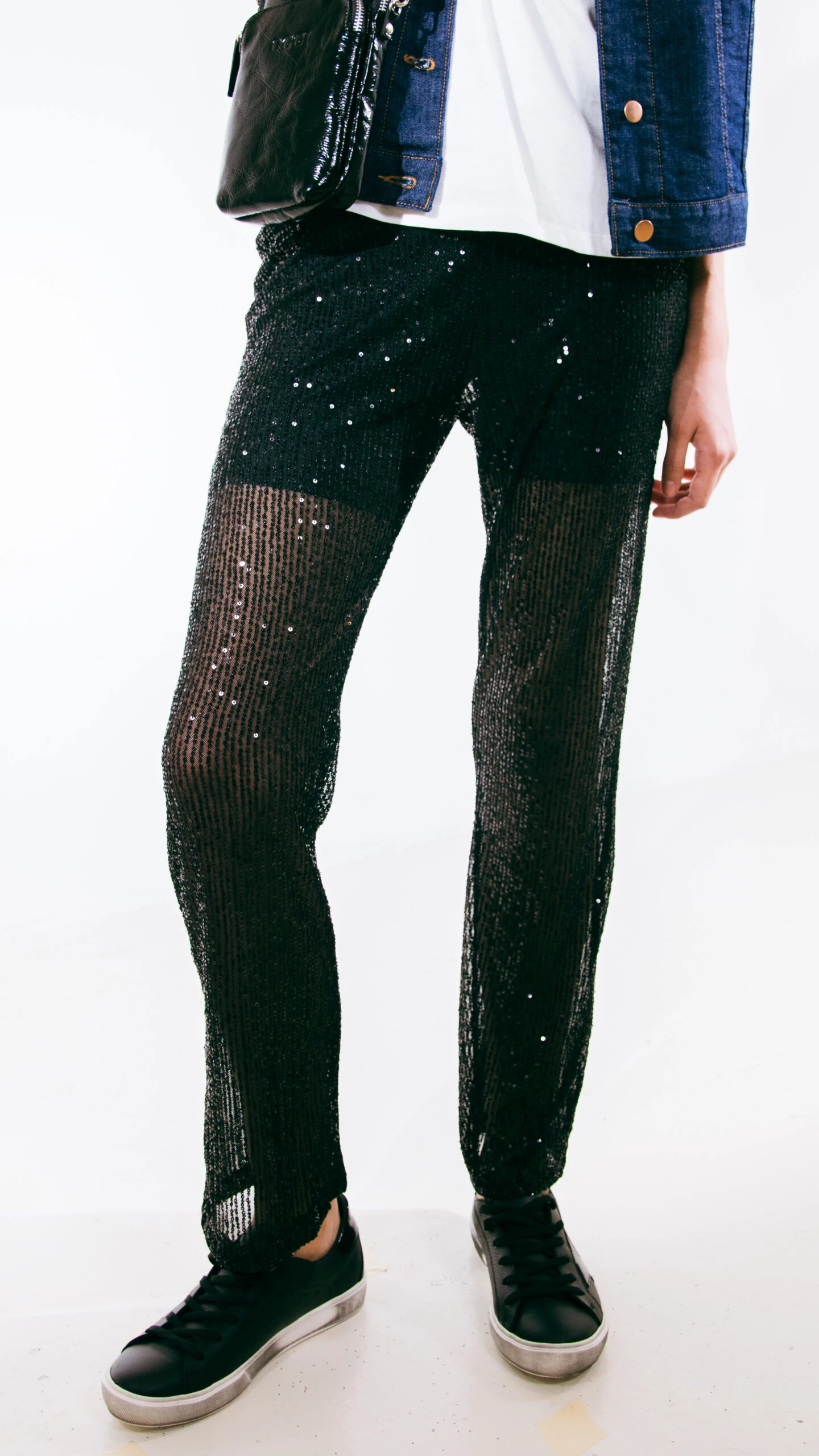 Moda practica pantalón con brillos