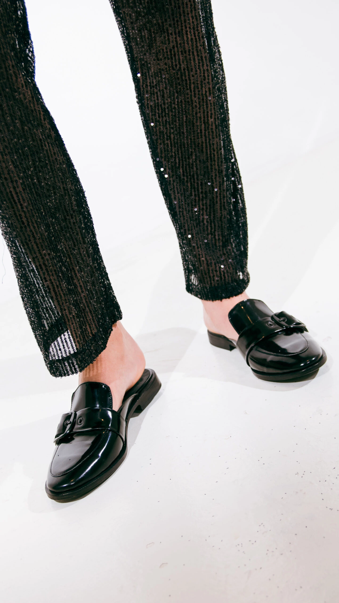 Moda practica pantalón con brillos