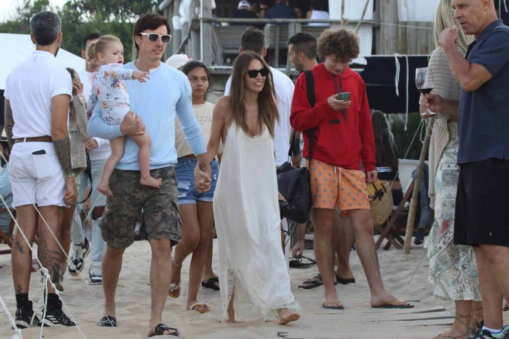 Pampita y familia en Punta del Este. Foto RS Fotos.