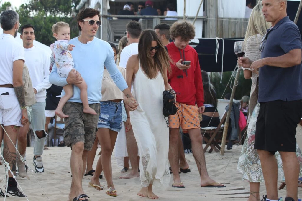 Pampita y familia en Punta del Este. Foto RS Fotos.