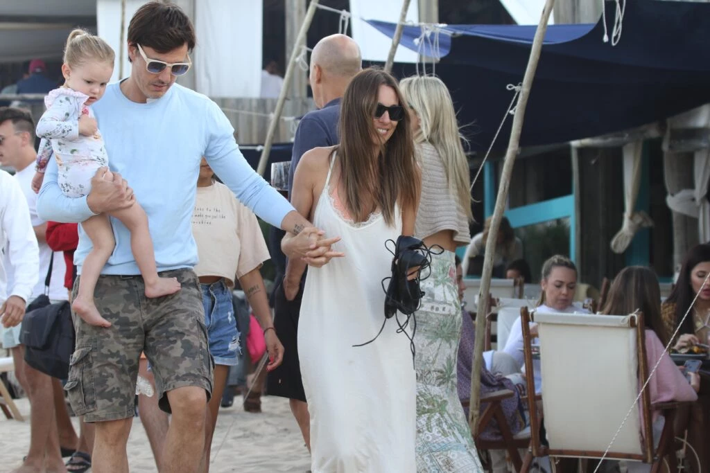 Pampita y familia en Punta del Este. Foto RS Fotos.