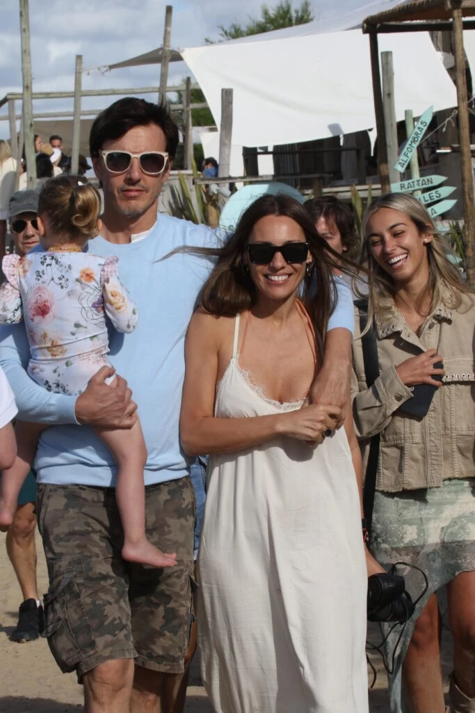 Pampita y familia en Punta del Este. Foto RS Fotos.