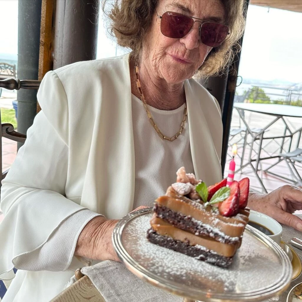 Isabel Macedo compartió las fotos íntimas del cumpleaños de su mamá, Lizzie