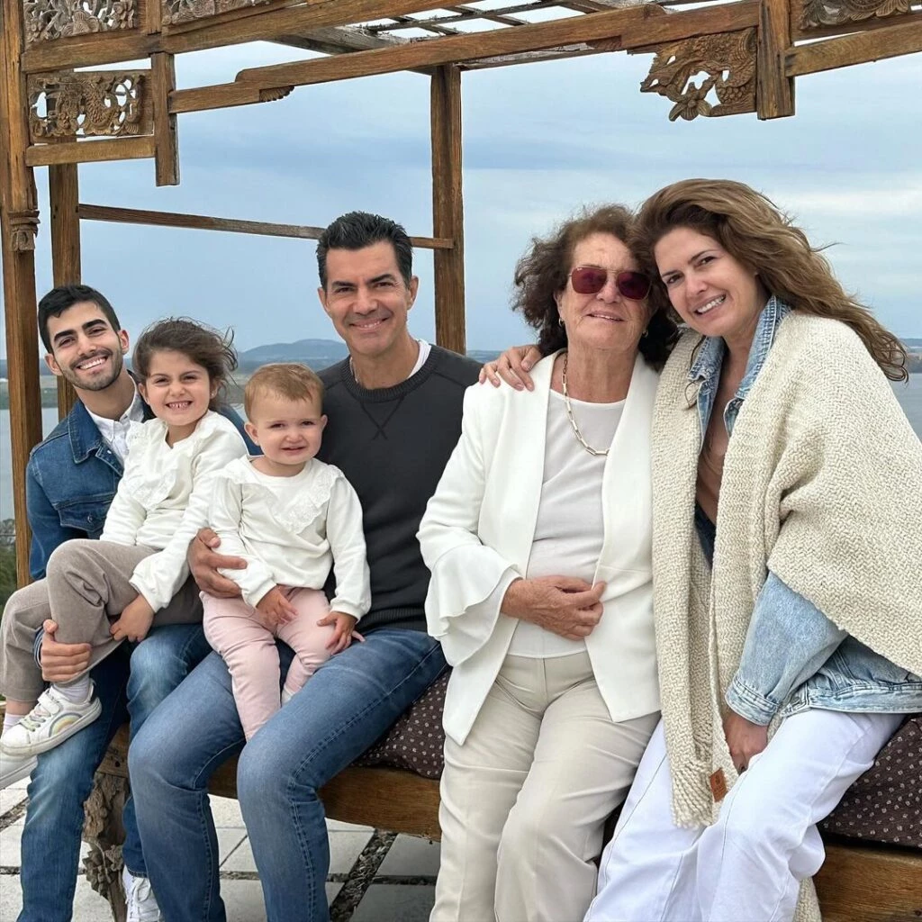 Isabel Macedo compartió las fotos íntimas del cumpleaños de su mamá, Lizzie