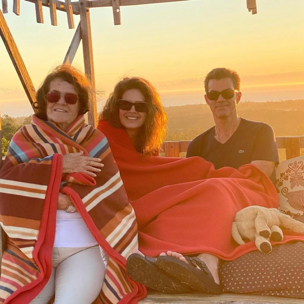 Isabel Macedo compartió las fotos íntimas del cumpleaños de su mamá, Lizzie