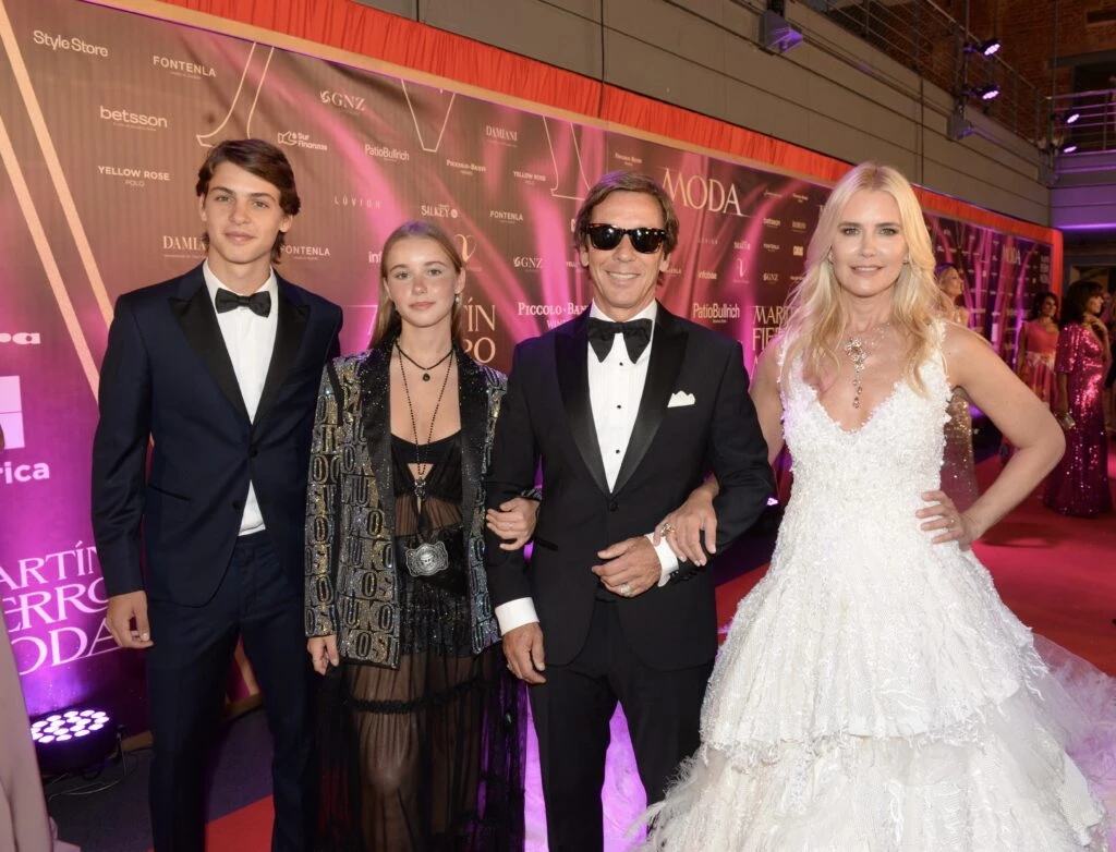 Valeria Mazza, Alejandro Gravier y sus hijos Taína y Benicio. Foto RS Fotos.