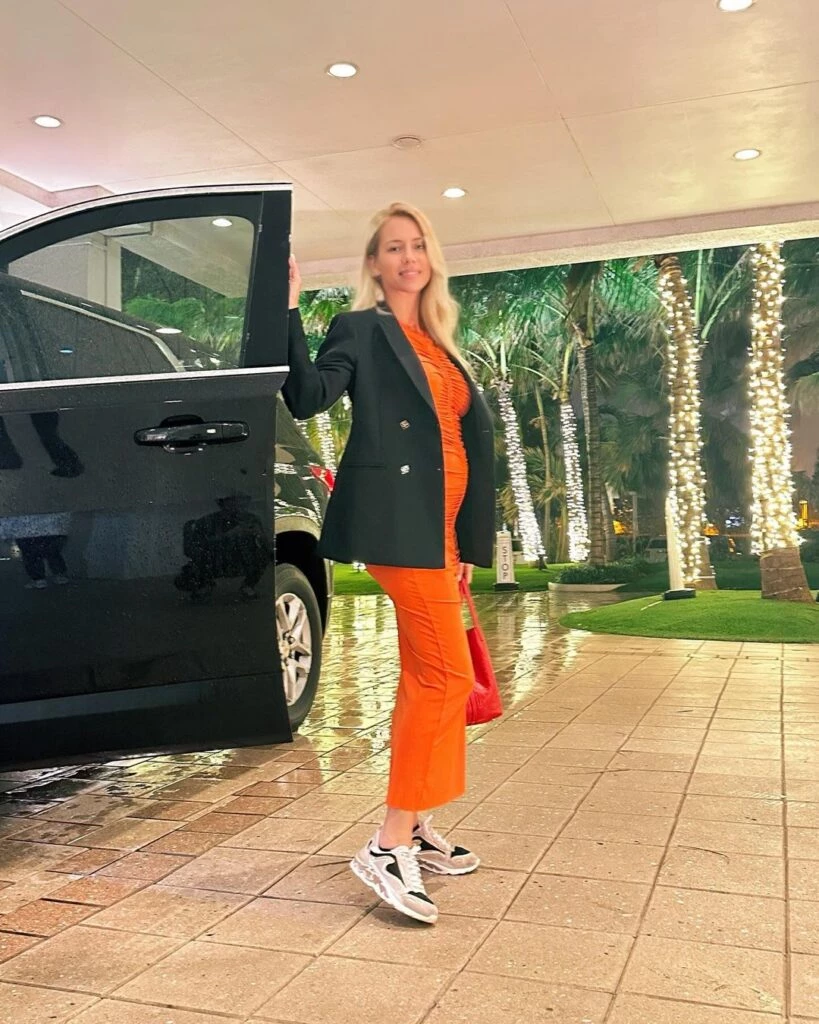 Nicole Neumann llevó el look de embarazada más fashionista