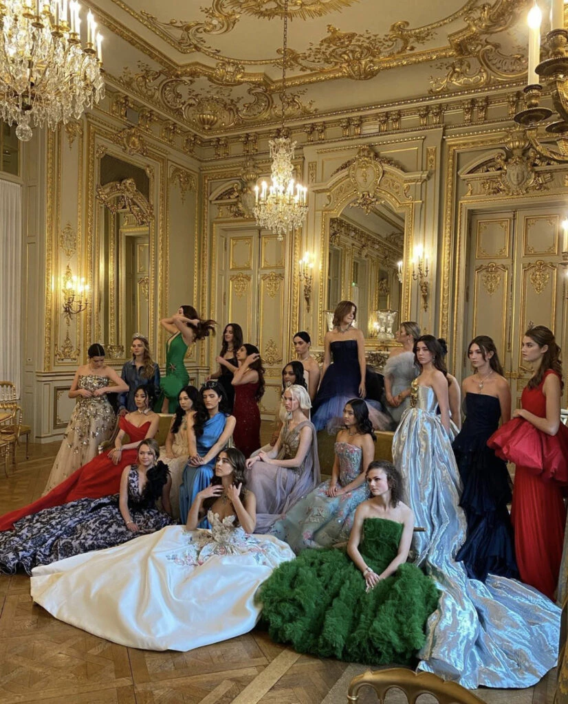 Quién es Lara Cosima, la condesa e influencer que brilló en el Baile de Debutantes en París. Foto: Instagram.