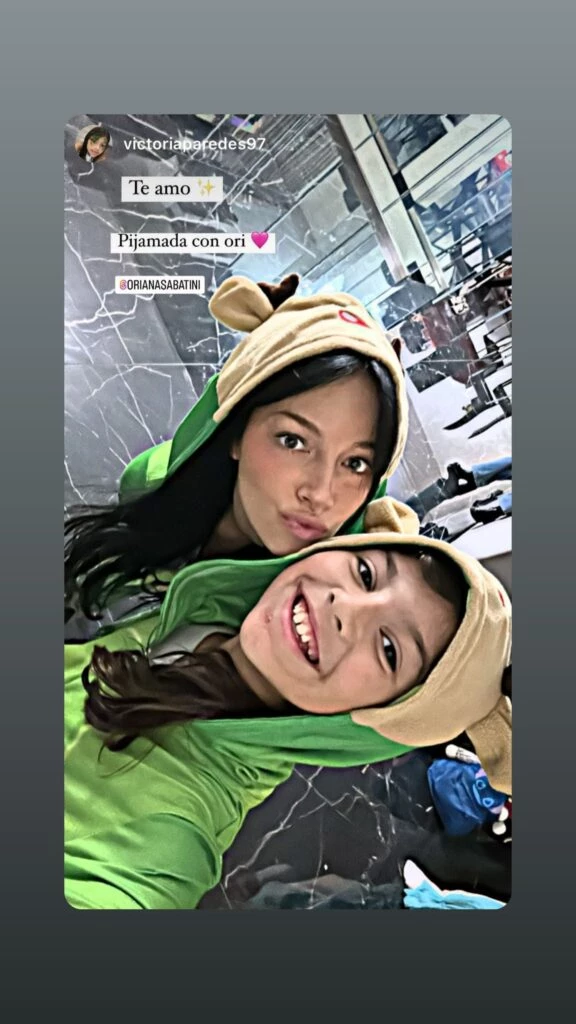 Oriana Sabatini junto a Victoria Paredes. Foto: IG.