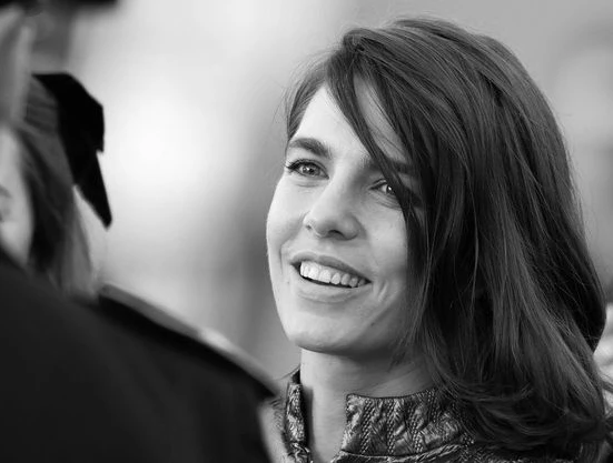 Vuelve el flequillo que quita años y será furor en 2024