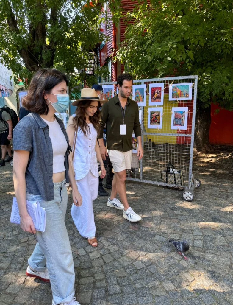 Lilly Collins en Caminito, La Boca. Foto: X (Twitter).