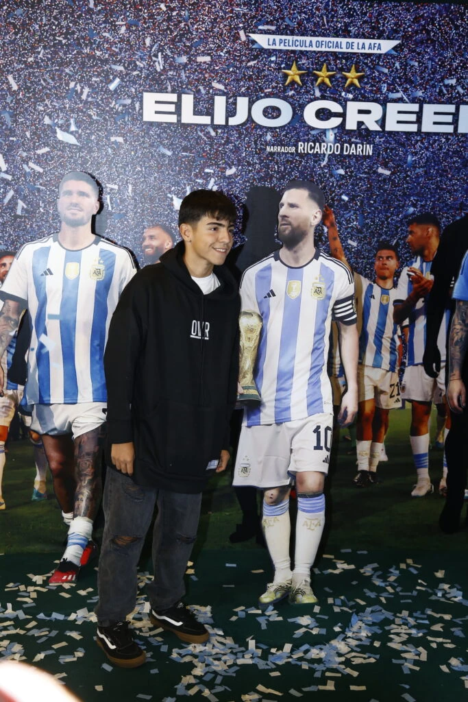 de Claudia Villafañe a Nati J, los looks de los famosos en el estreno de 'Elijo creer'