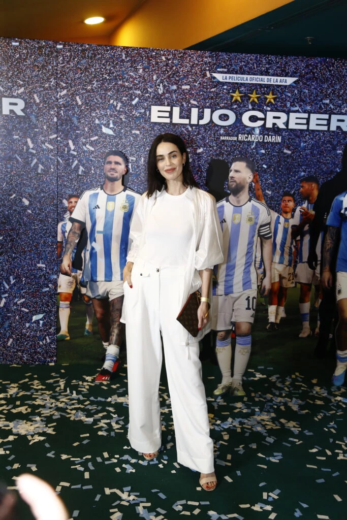 de Claudia Villafañe a Nati J, los looks de los famosos en el estreno de 'Elijo creer'