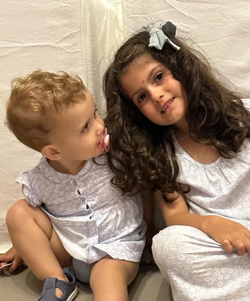 el divertido video de Navidad de Isabel Macedo y sus hijas