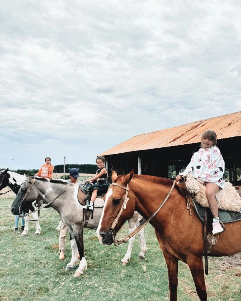 Camila Homs y José Sosa están de viaje con sus hijos. Foto: IG.