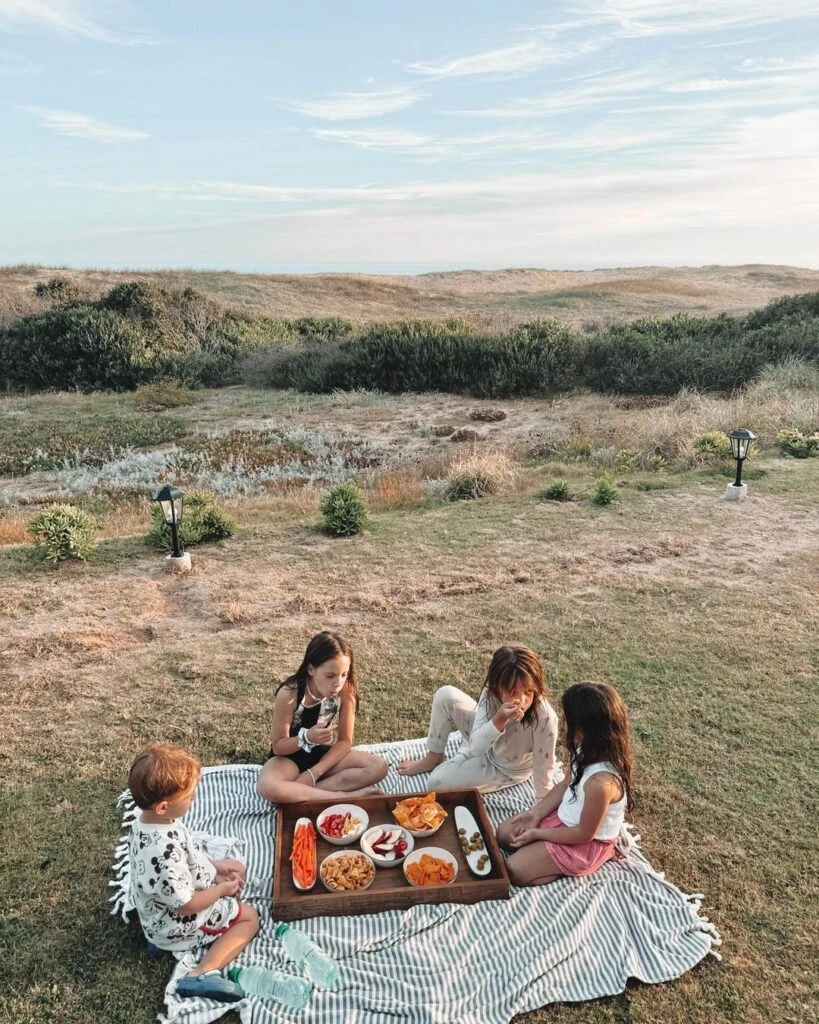 Cami Homs y José Sosa viajaron a Punta del Este con sus hijos.
