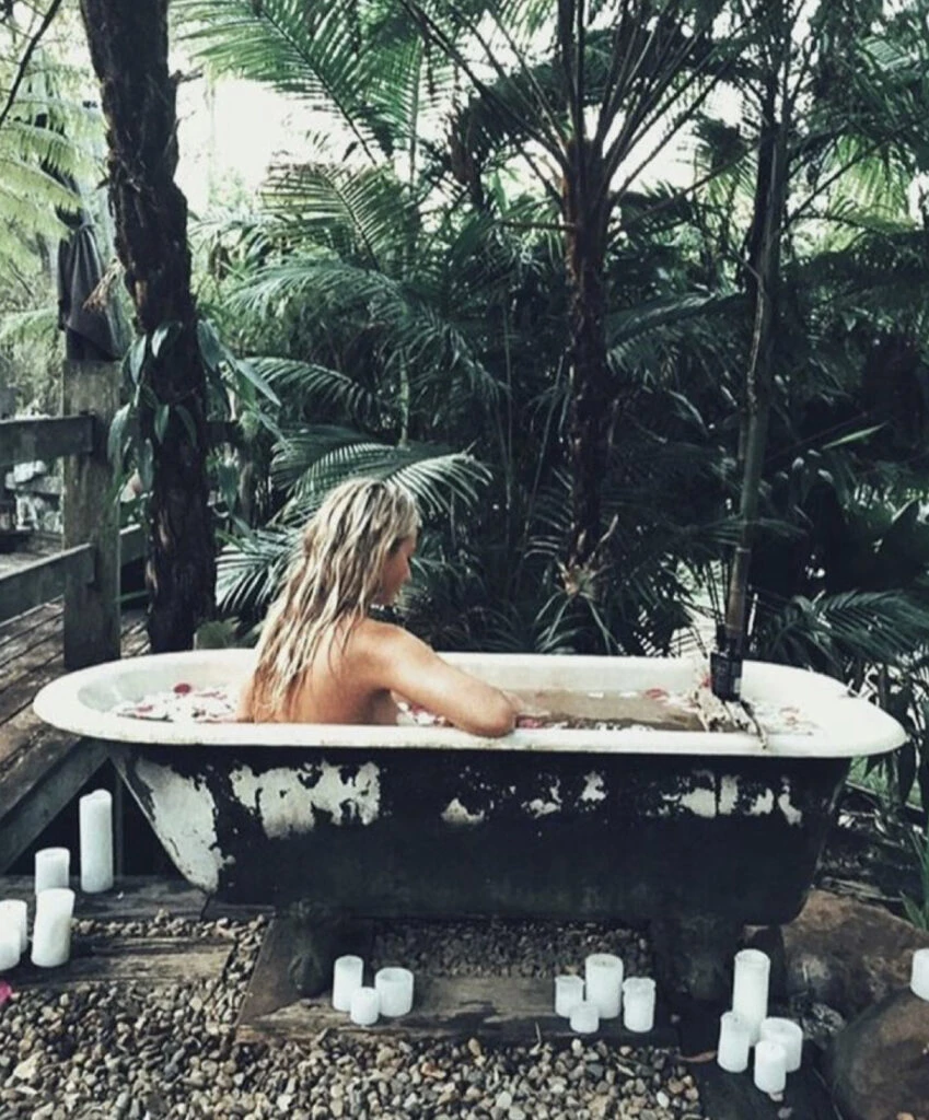 Baño de Luna llena. Foto: Pinterest. 