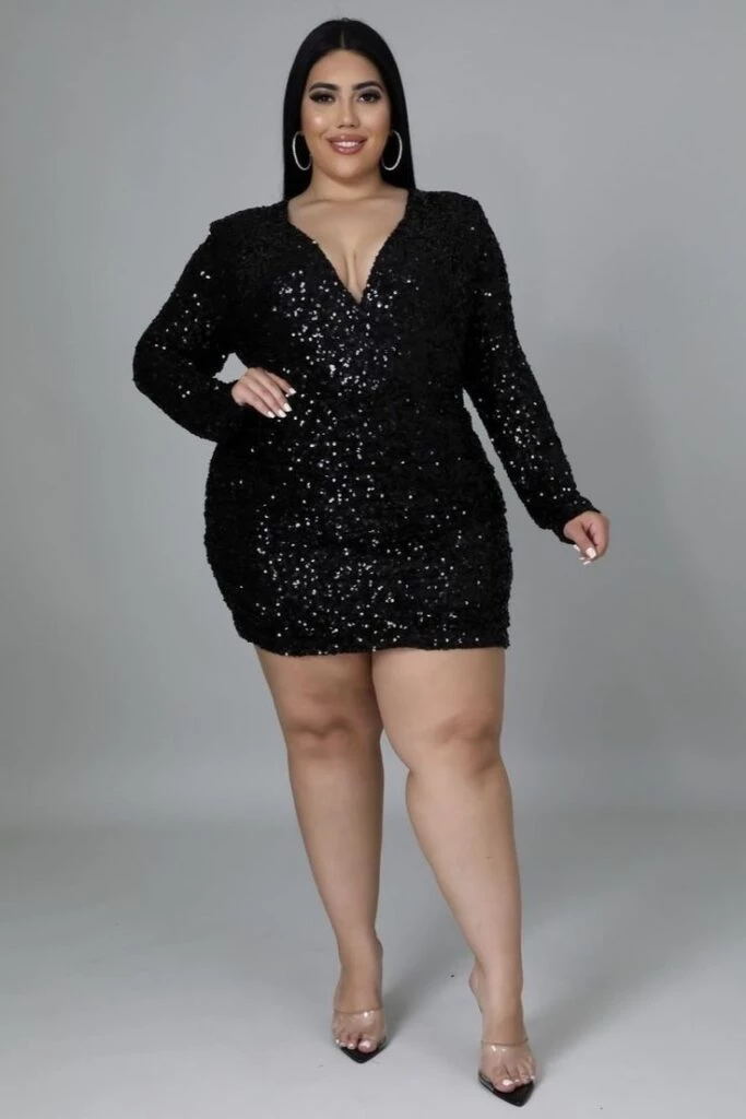 mini vestido + sandalias, el look ideal para estas Fiestas según el street style