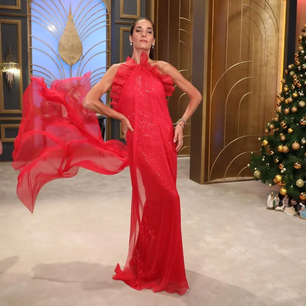 Juanita Viale impactó con un vestido rojo. Foto: IG.
