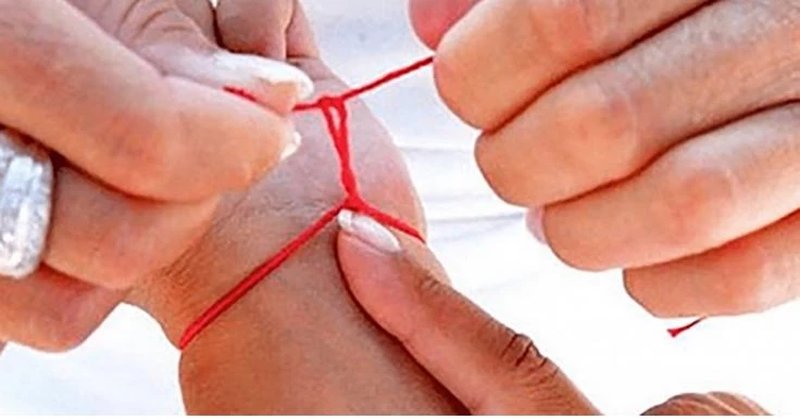 Por que tenes que llevar una pulsera roja en 2024