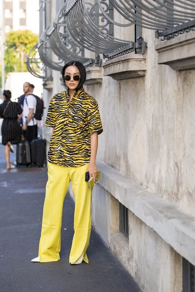 Amarillo flan, el color tendencia que impone Nicole Neumann
