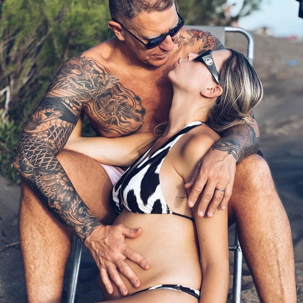 Coni Mosquiera y Alejandro Fantino están de vacaciones en Monte Hermoso.