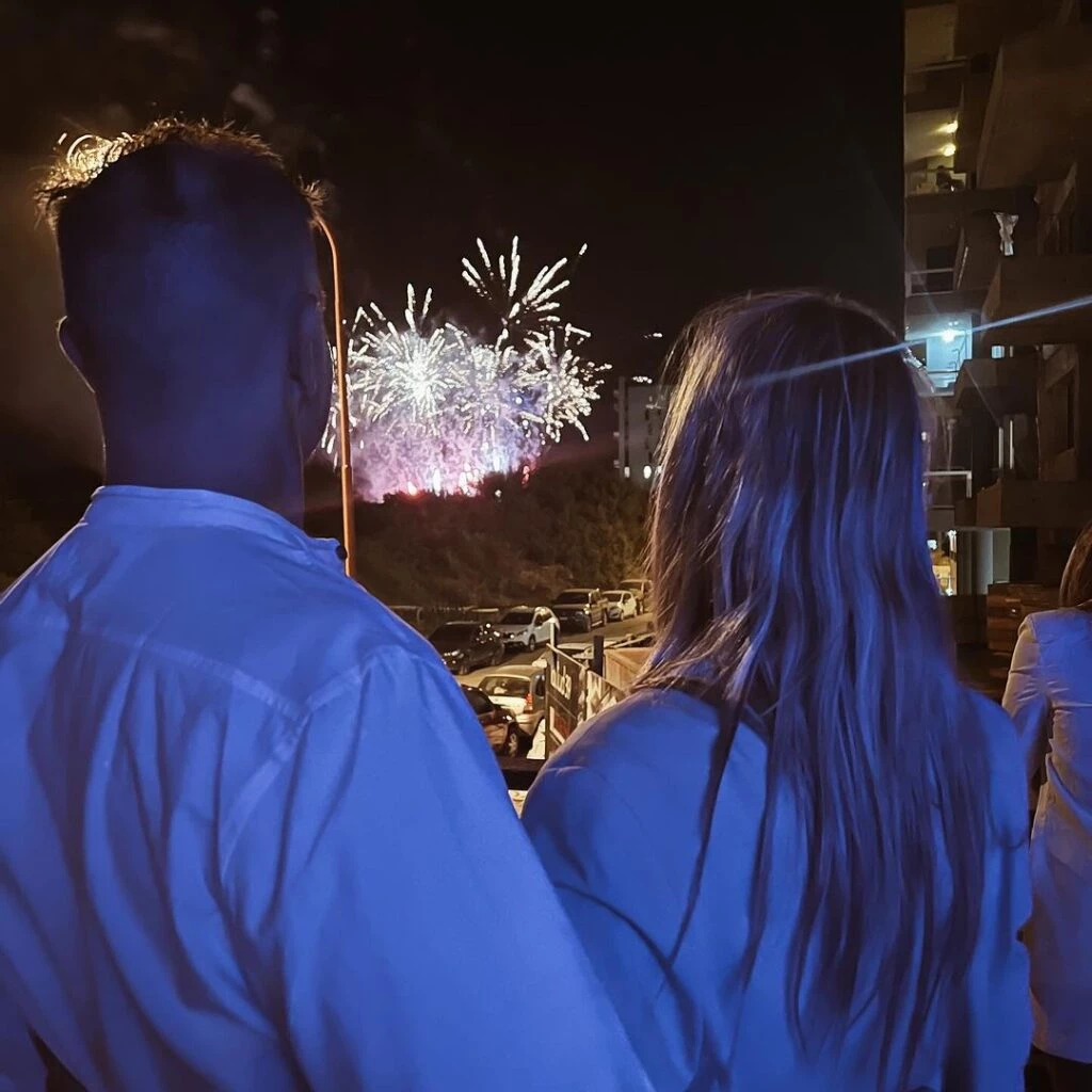 Coni Mosquiera y Alejandro Fantino están de vacaciones en Monte Hermoso.