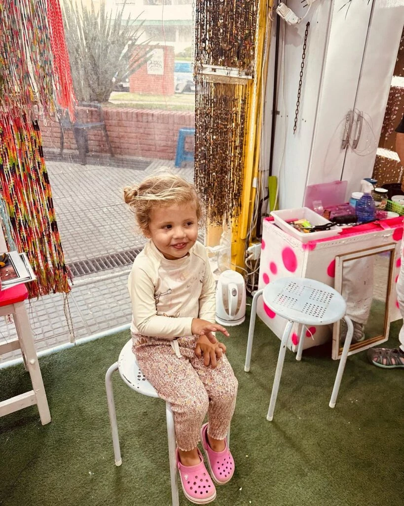 Los divertidos días de playa de Mery del Cerro y sus hijas, Mila y Cala