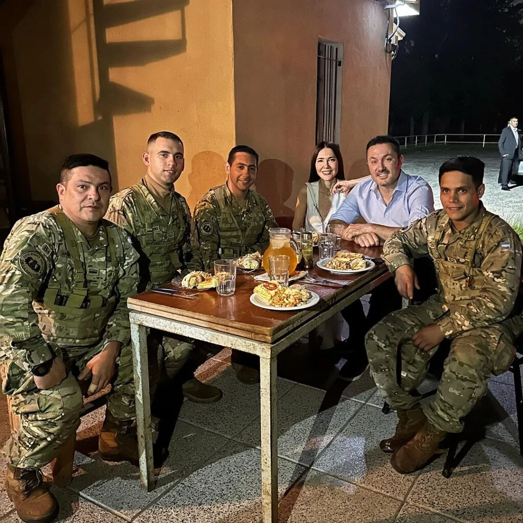 Así fue la cena de Año Nuevo de Luis Petri y Cristina Pérez. Foto: IG.