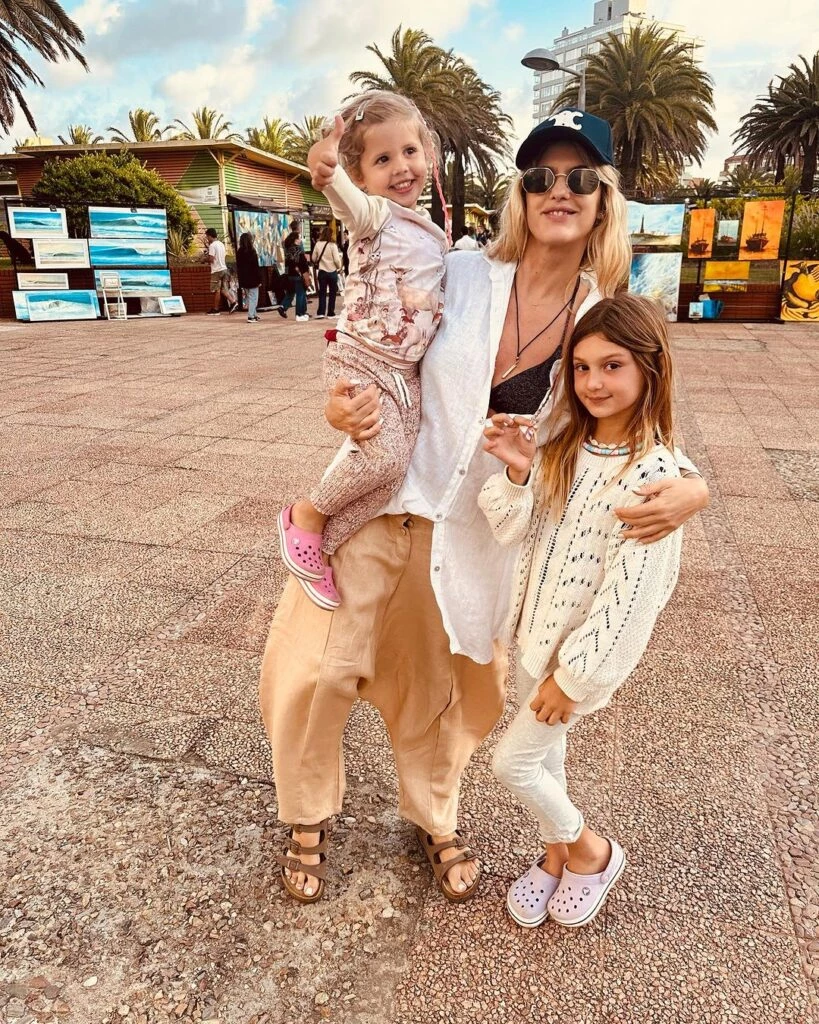 Los divertidos días de playa de Mery del Cerro y sus hijas, Mila y Cala