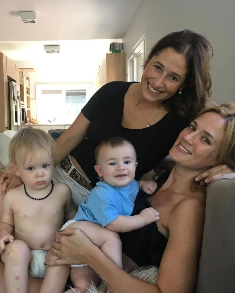 Paula Chaves y su amiga.