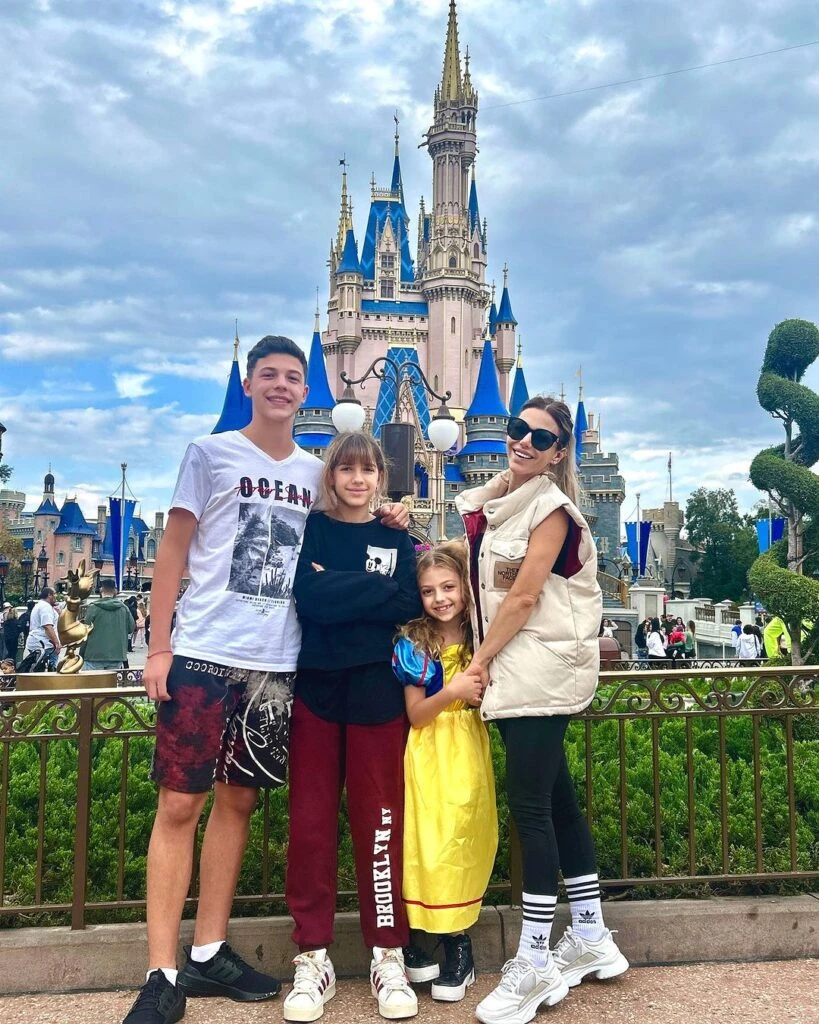Las fotos de las vacaciones de Evangelina Anderson junto a su familia en Disney